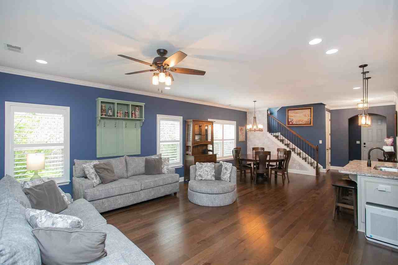 138 Monarchos Dr - Photo 7 of 47