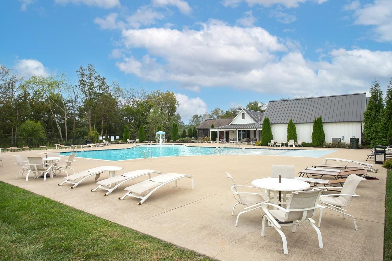 138 Monarchos Dr - Photo 4 of 47