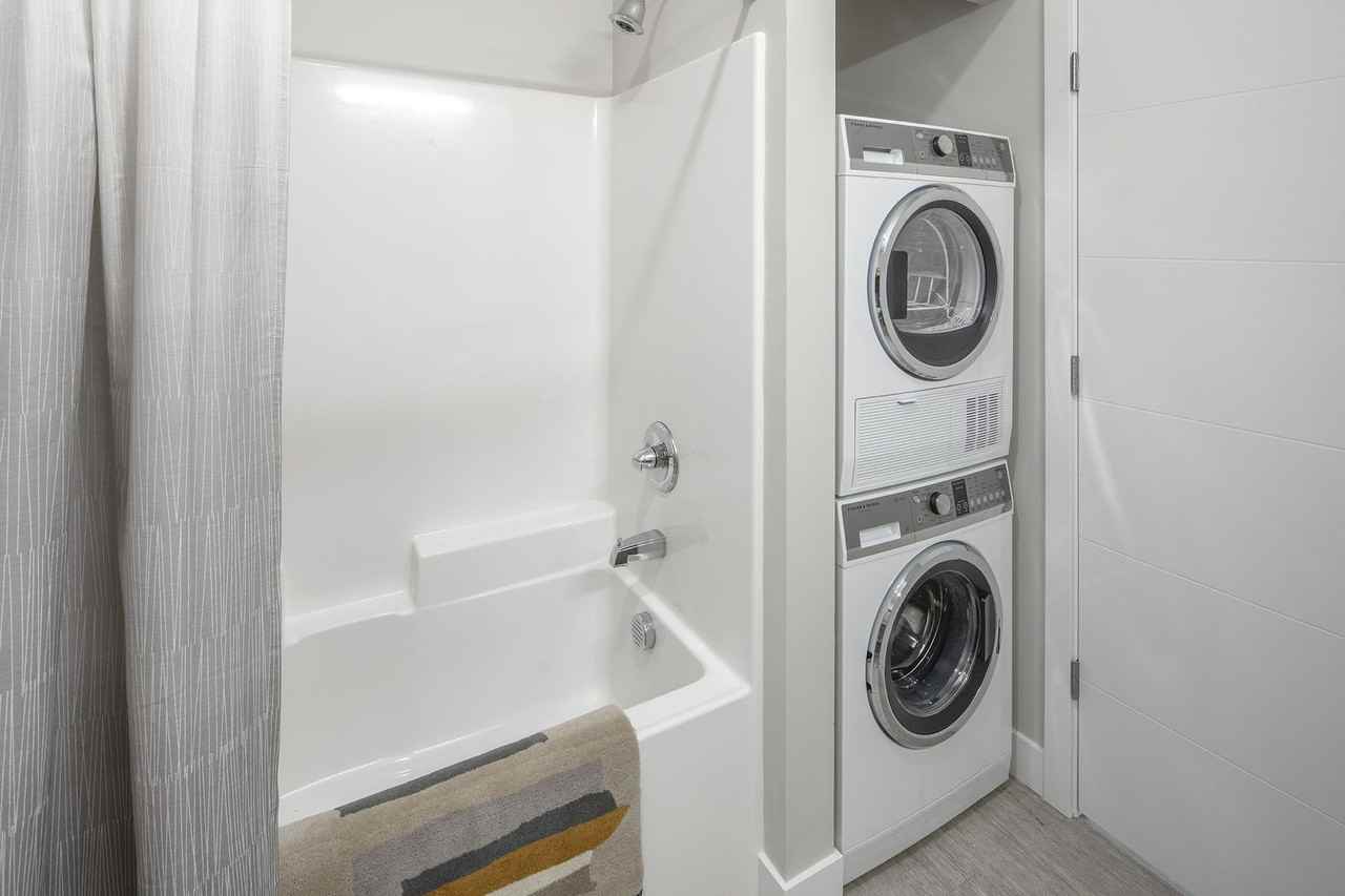 Division Terrace - Photo 2 of 9