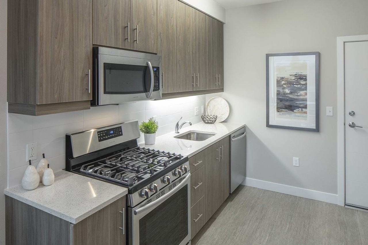 Division Terrace - Photo 5 of 9