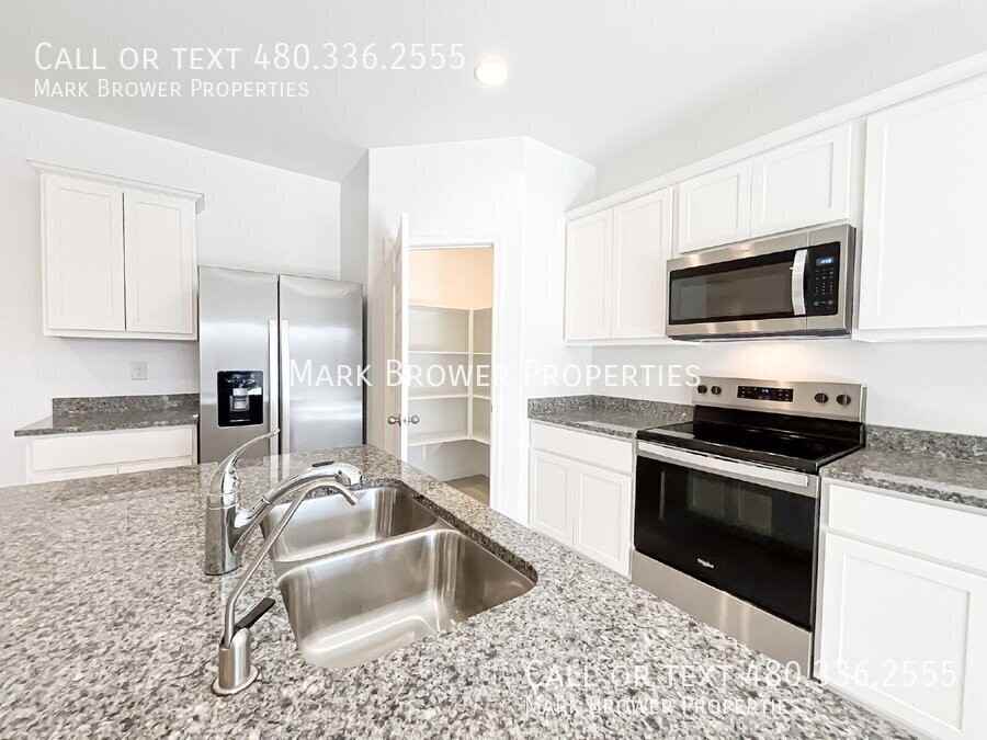 1691 W Spaulding Ave - Photo 5 of 27