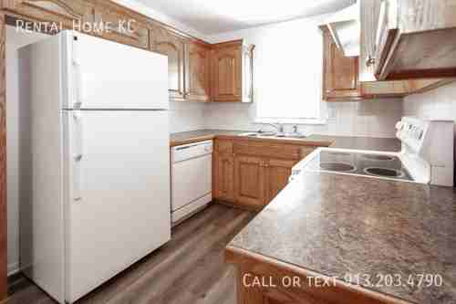 5904 Perry Ave - Photo 6 of 23