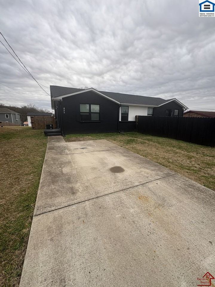 425 Revels Dr - Photo 2 of 14