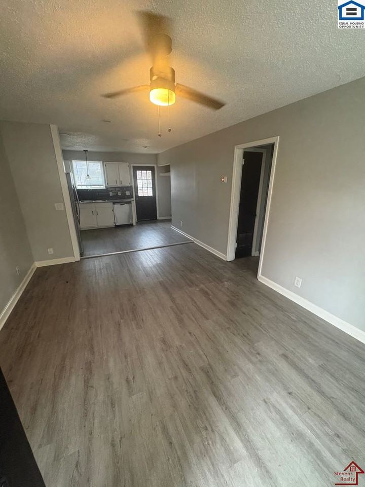 425 Revels Dr - Photo 6 of 14