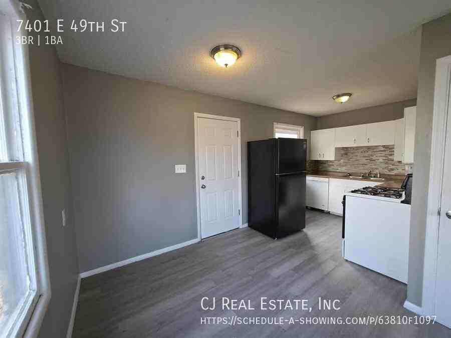 7401 E 49th St - Photo 5 of 11