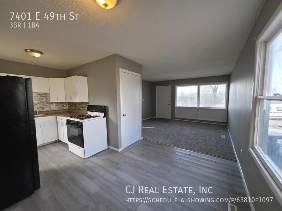 7401 E 49th St - Photo 6 of 11