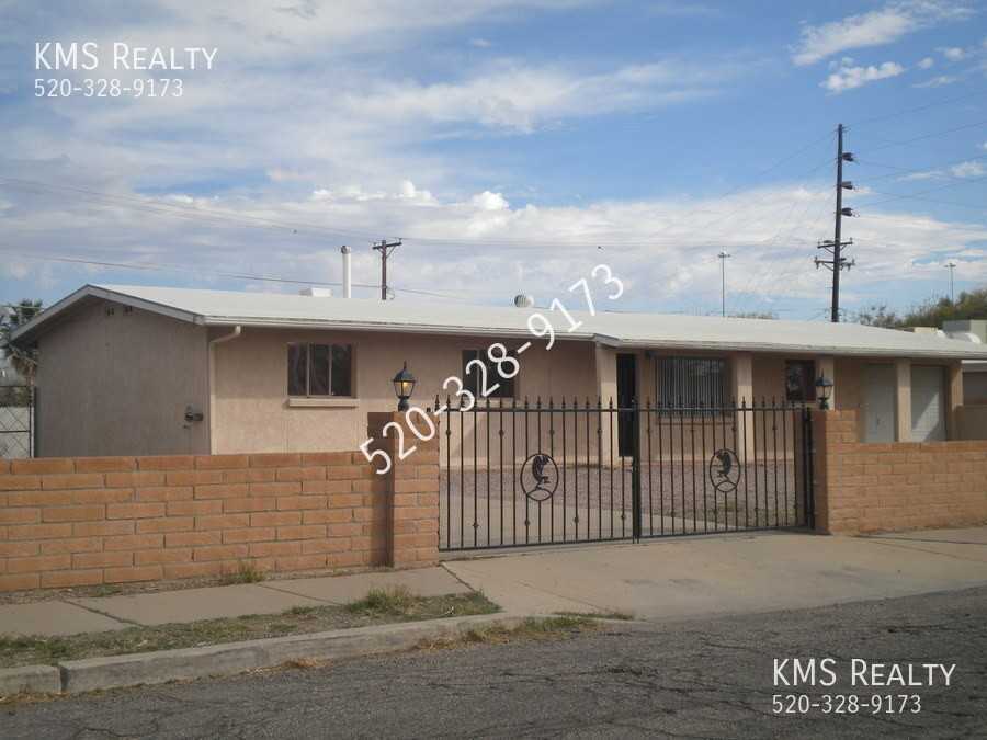 1056 W District St - Photo 2 of 34