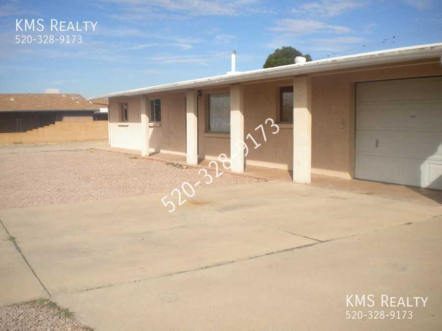 1056 W District St - Photo 4 of 34