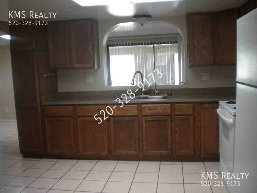 1056 W District St - Photo 7 of 34