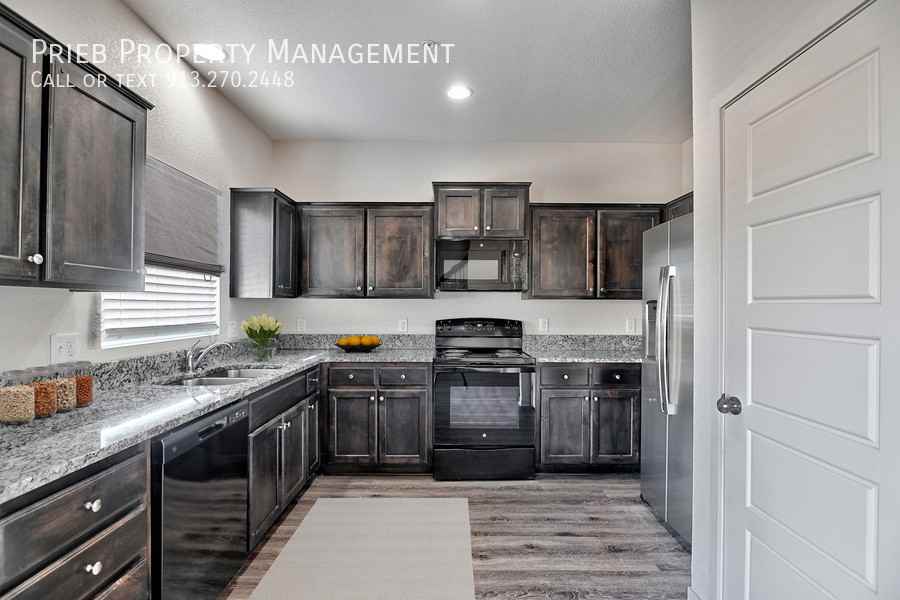 8873 Findley St - Photo 2 of 24