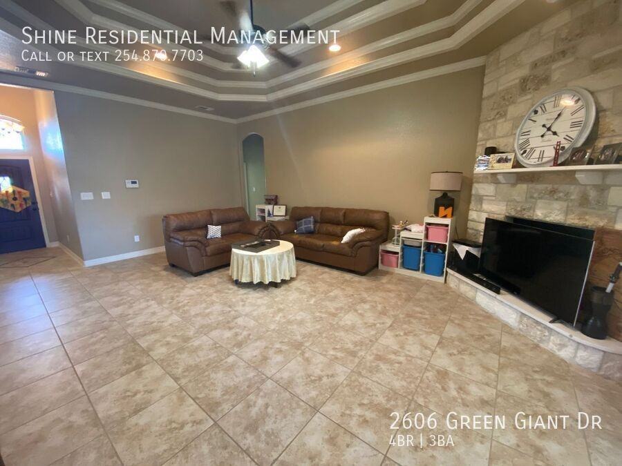 2606 Green Giant Dr - Photo 2 of 15