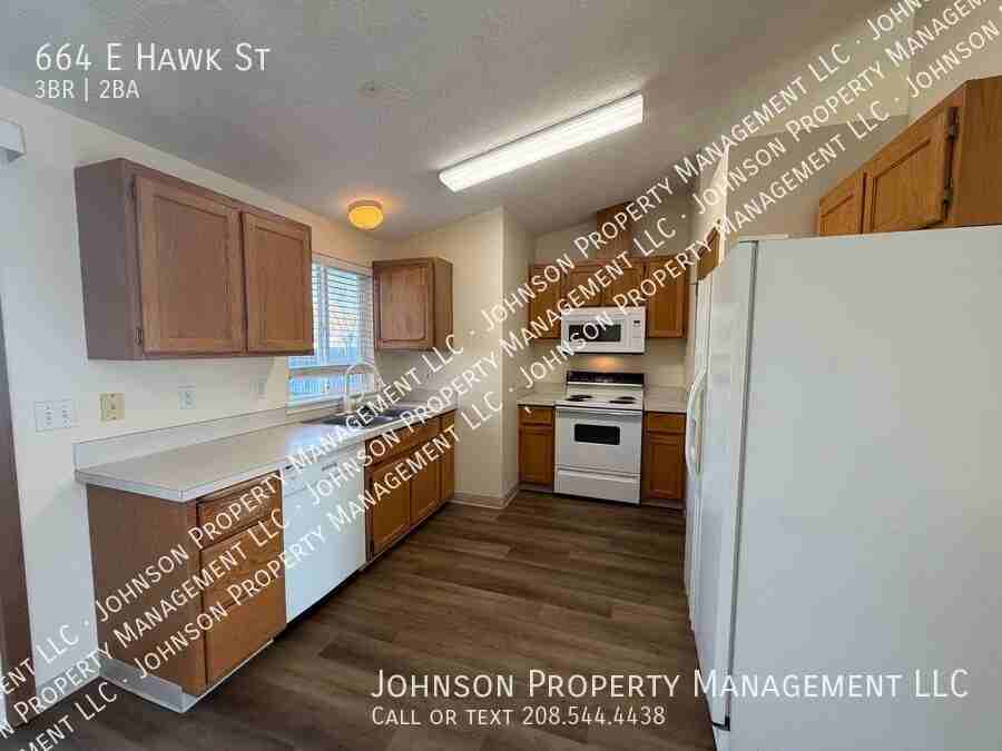 664 E Hawk St - Photo 5 of 18