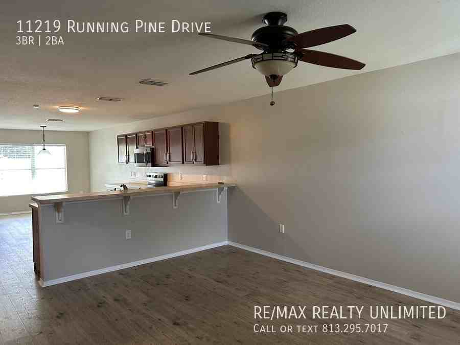 11219 Running Pine Dr - Photo 4 of 33