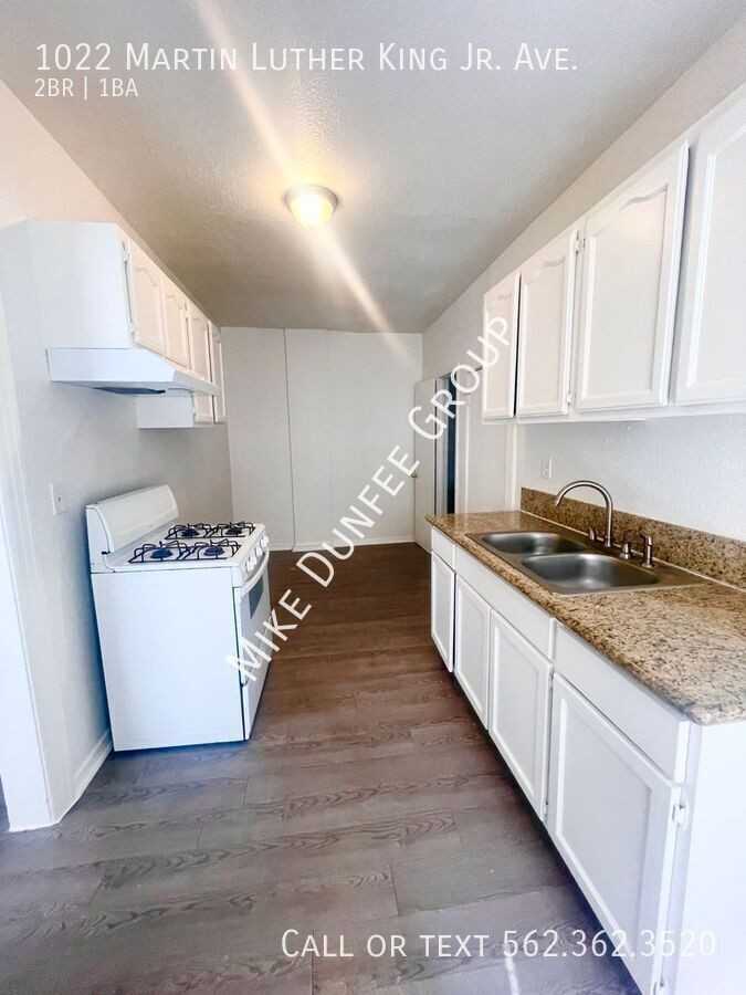 1022 Martin Luther King Jr Ave - Photo 3 of 10