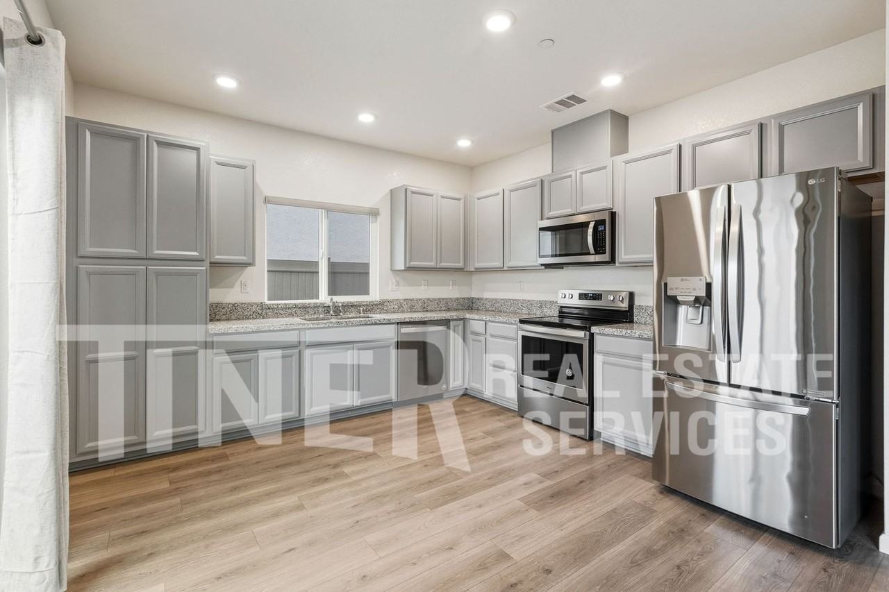 3867 Roseparke Way - Photo 4 of 19