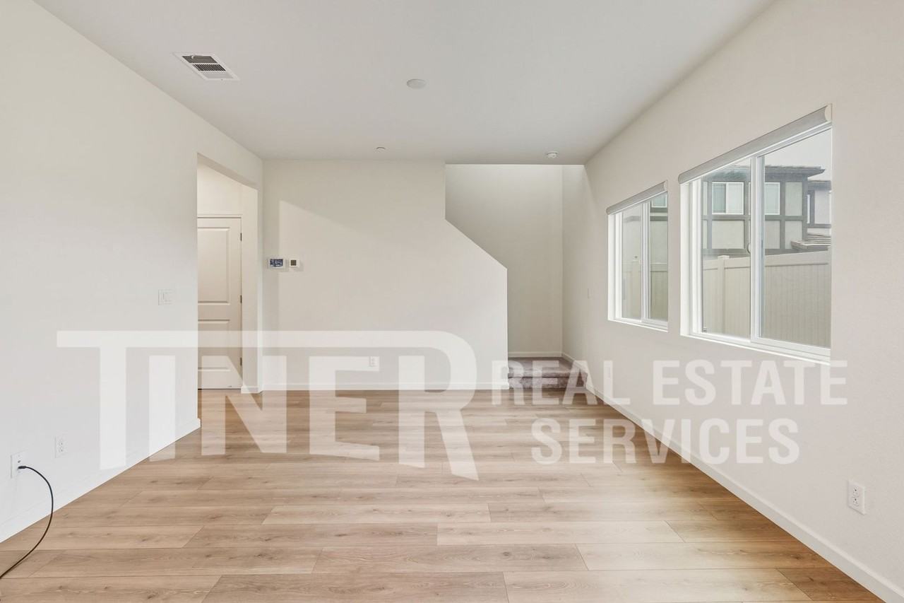 3867 Roseparke Way - Photo 7 of 19