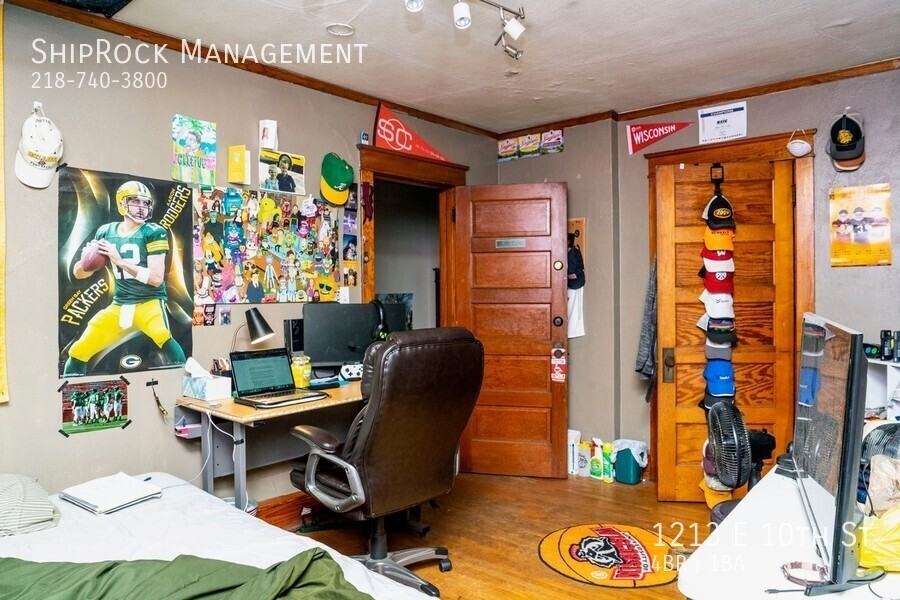 1213 E 10th St - Photo 3 of 5