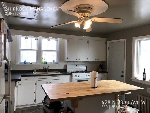 428 N 23rd Ave W - Photo 4 of 8