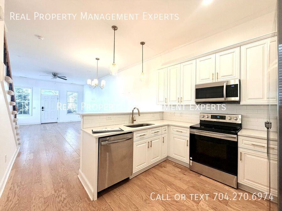 269 W G St - Photo 2 of 23