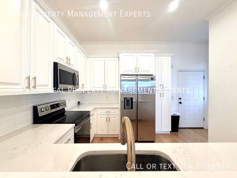 269 W G St - Photo 3 of 23