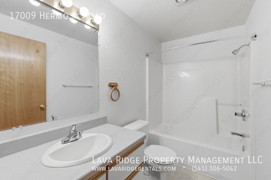 17009 Hermosa Rd - Photo 6 of 33