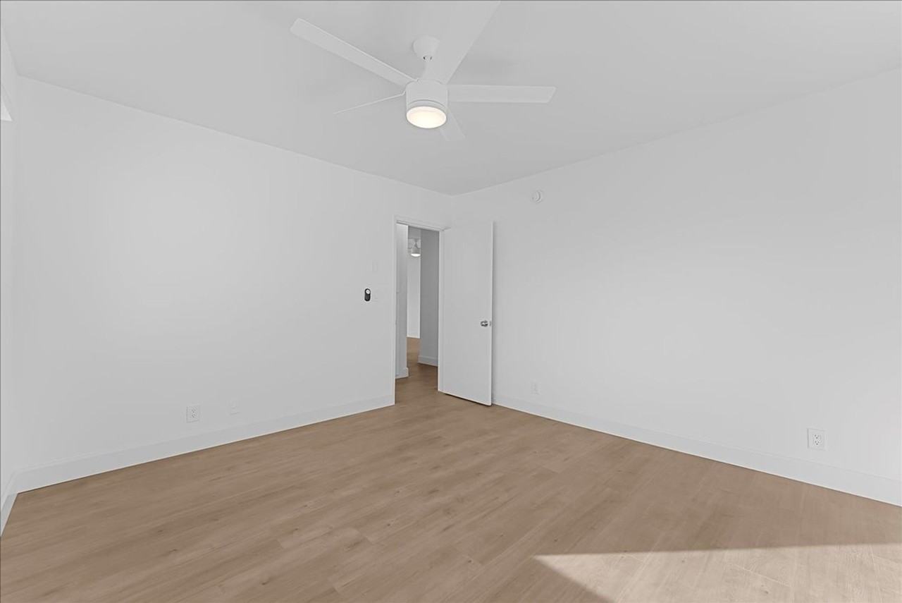 21722 Roscoe Blvd - Photo 7 of 19