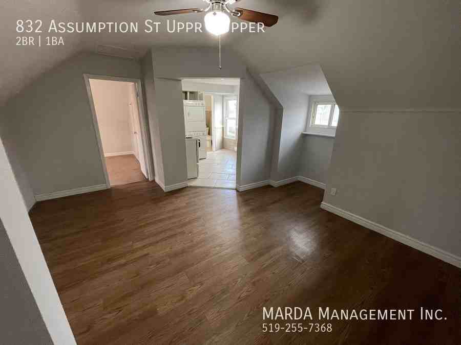 832 Assumption St Uppr - Photo 2 of 13