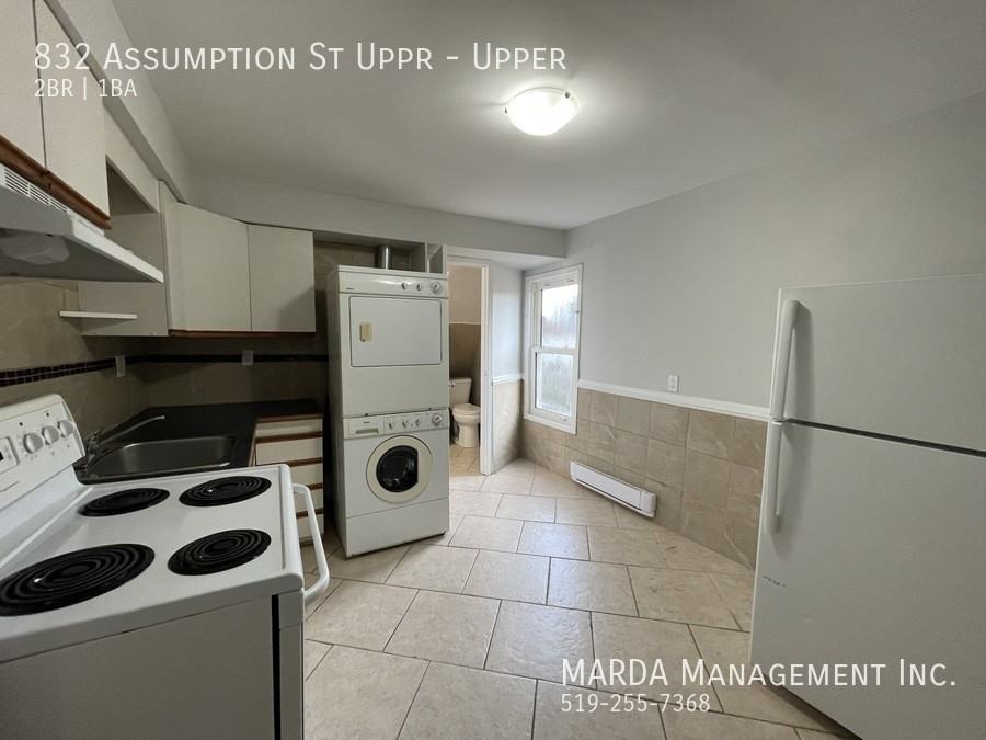 832 Assumption St Uppr - Photo 3 of 13