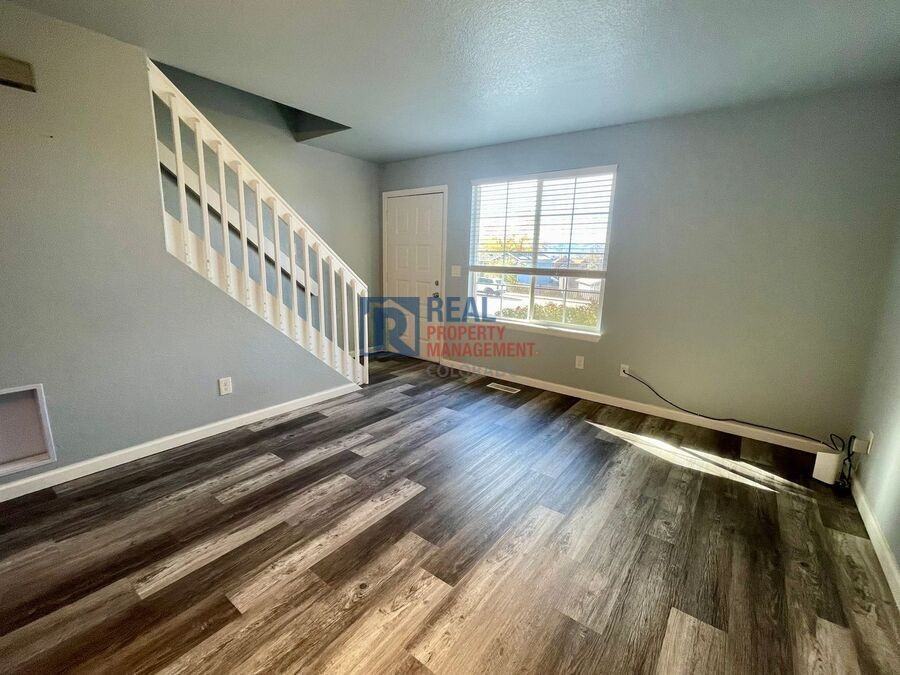 805 Summer Dr - Photo 2 of 14