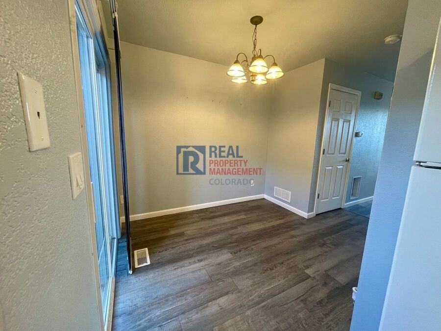 805 Summer Dr - Photo 3 of 14