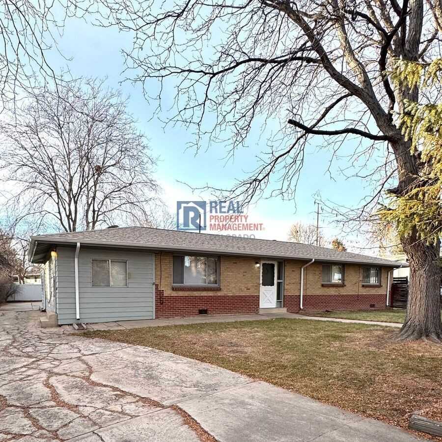 865 Balsam St - Photo 2 of 25