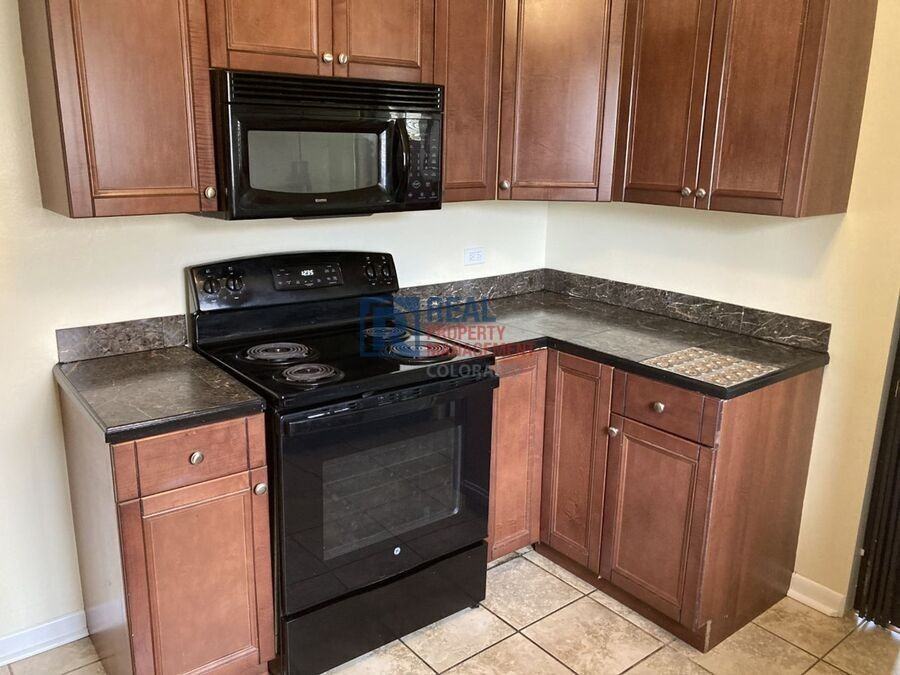 3365 Olive St - Photo 6 of 18