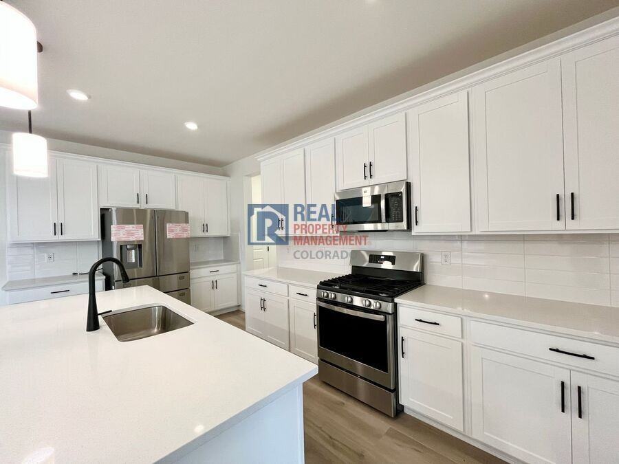 20765 E 57th Dr - Photo 6 of 8