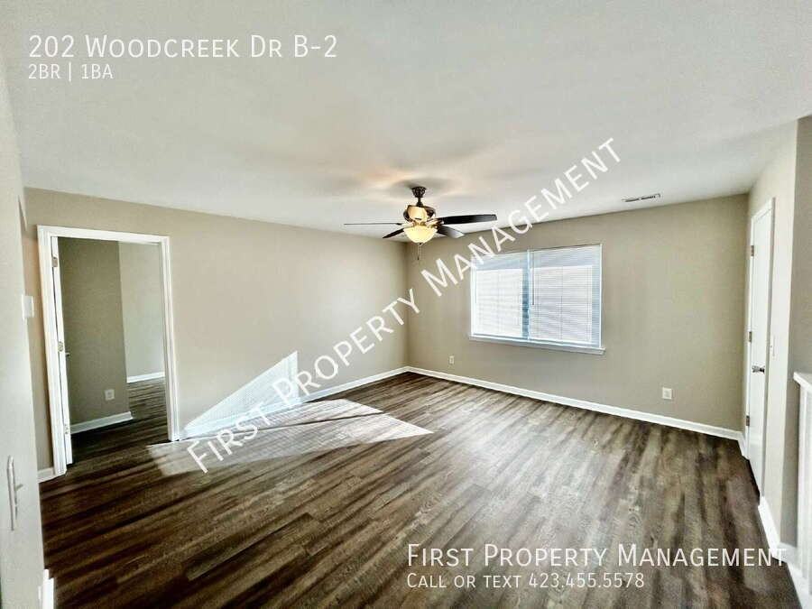 202 Woodcreek Dr - Photo 2 of 12