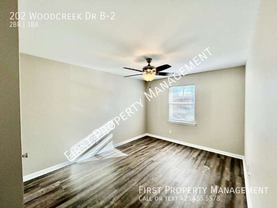 202 Woodcreek Dr - Photo 7 of 12