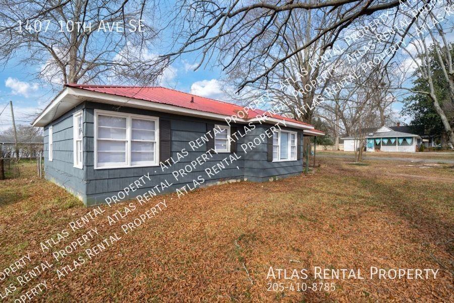 1407 10th Ave Se - Photo 2 of 22