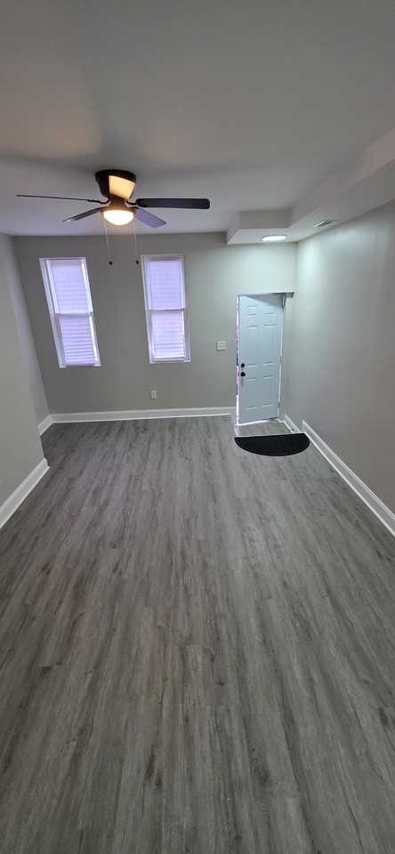 2005 E Hoffman St - Photo 6 of 10