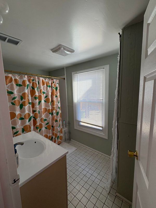 1401 Clarkson St - Photo 4 of 8