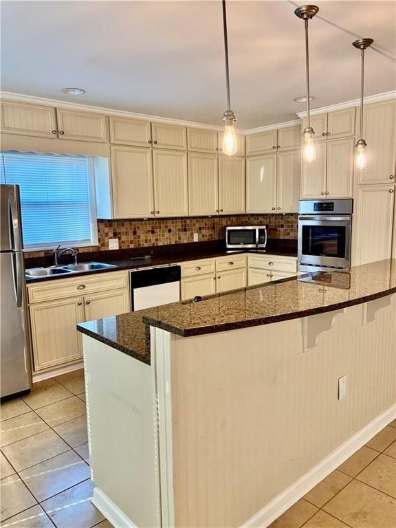 150 Thompson Pl - Photo 4 of 21