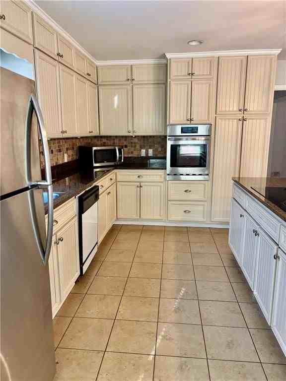 150 Thompson Pl - Photo 7 of 21