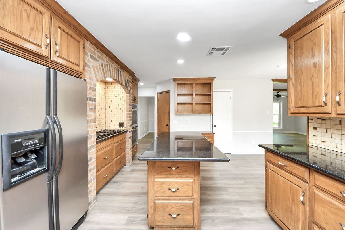 3923 Cypress Lake Dr - Photo 4 of 37