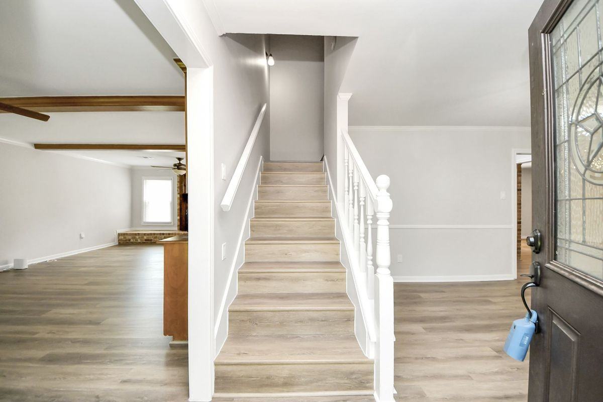 3923 Cypress Lake Dr - Photo 7 of 37