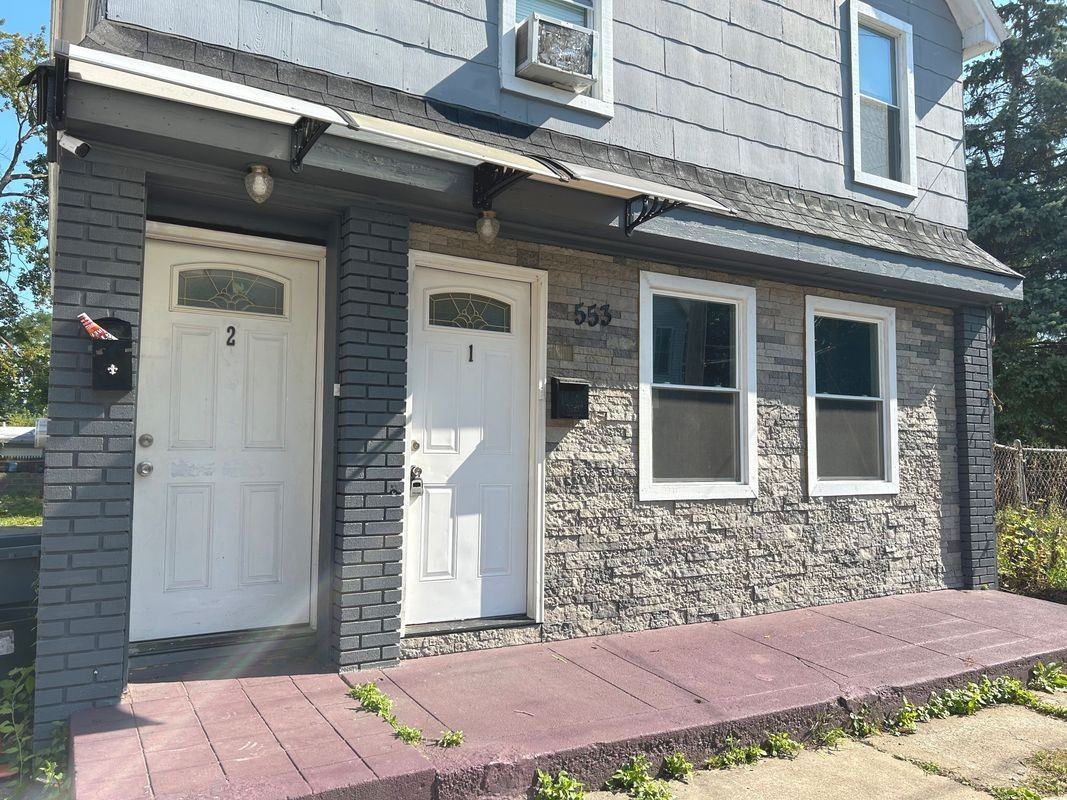 553 Mumford St - Photo 3 of 10