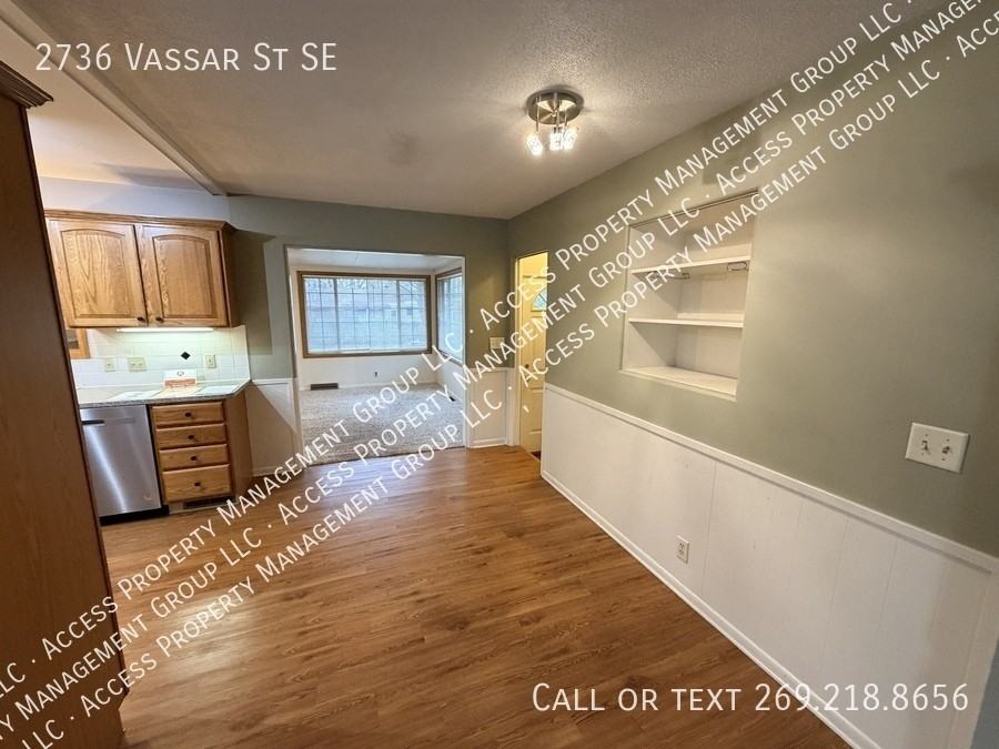 2736 Vassar St Se - Photo 6 of 35