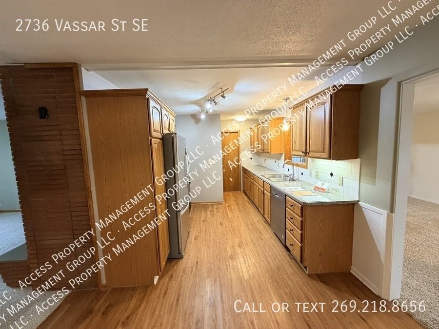 2736 Vassar St Se - Photo 7 of 35