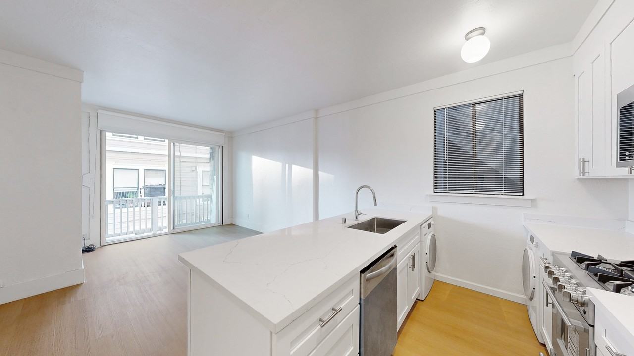 1655 Grant Ave - Photo 4 of 13