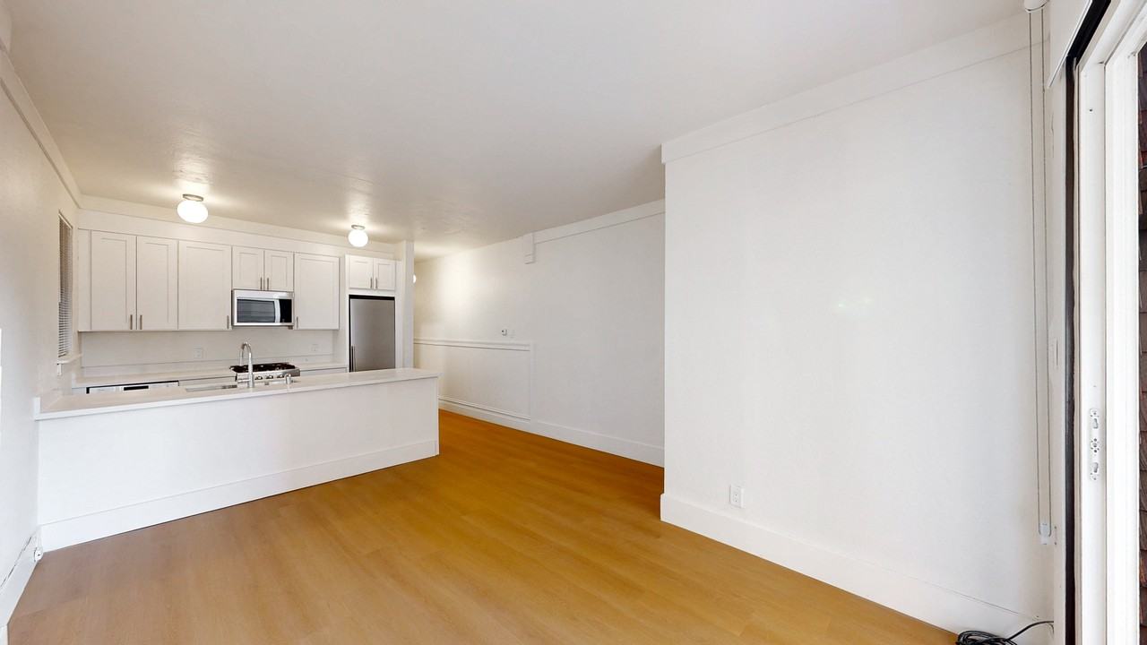 1655 Grant Ave - Photo 5 of 13