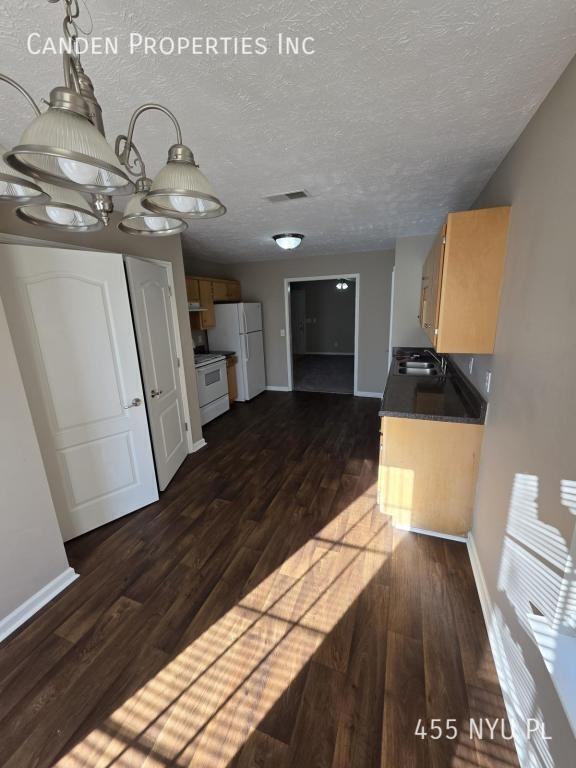 455 Nyu Pl - Photo 3 of 21