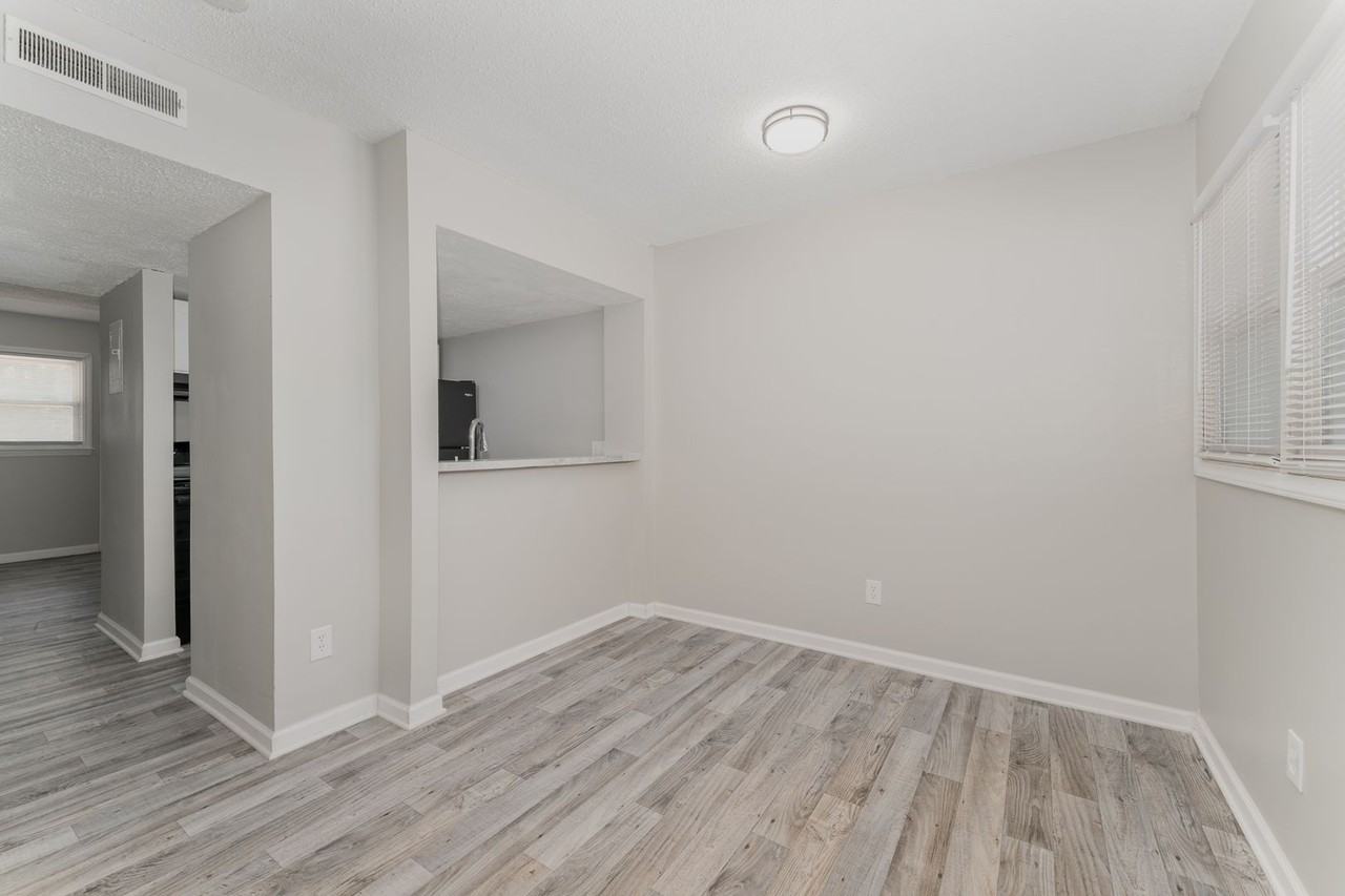 723 Old Liberty Rd #D - Photo 4 of 23