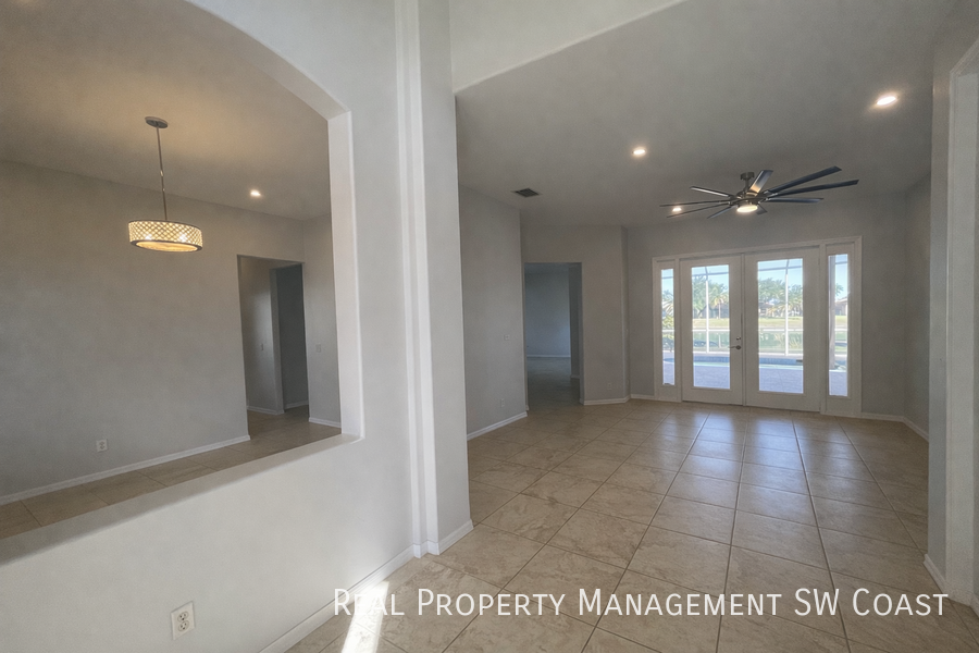 816 Grand Rapids Blvd - Photo 2 of 32